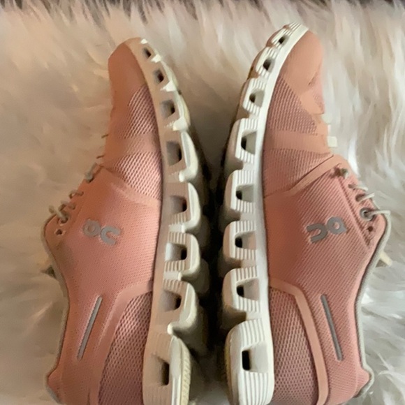 On Cloud Sneakers - Picture 7 of 11